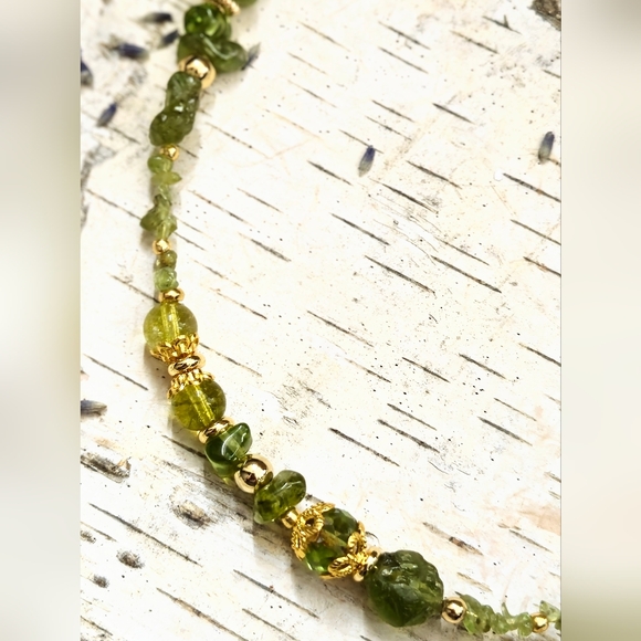 Sweet Green Peridot Nugget Bohemian Assymetrical Gold Necklace Or Choker - Picture 7 of 9